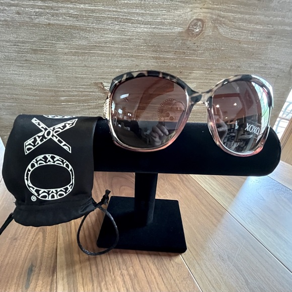 XOXO Sunglasses - Picture 7 of 9